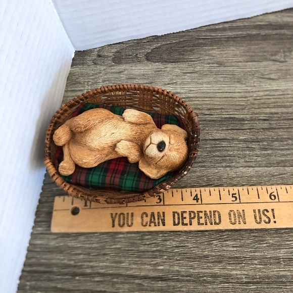 Vintage Sandicast Dog Figurine in Bed - Picture 8 of 13